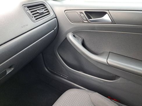 Used 2015 Volkswagen Jetta S image 35