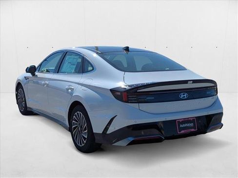 New 2025 Hyundai Sonata Limited image 9