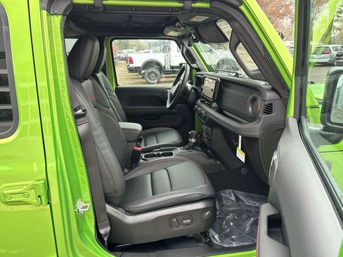 New 2026 Jeep Gladiator Rubicon w/ Technology Group image 9