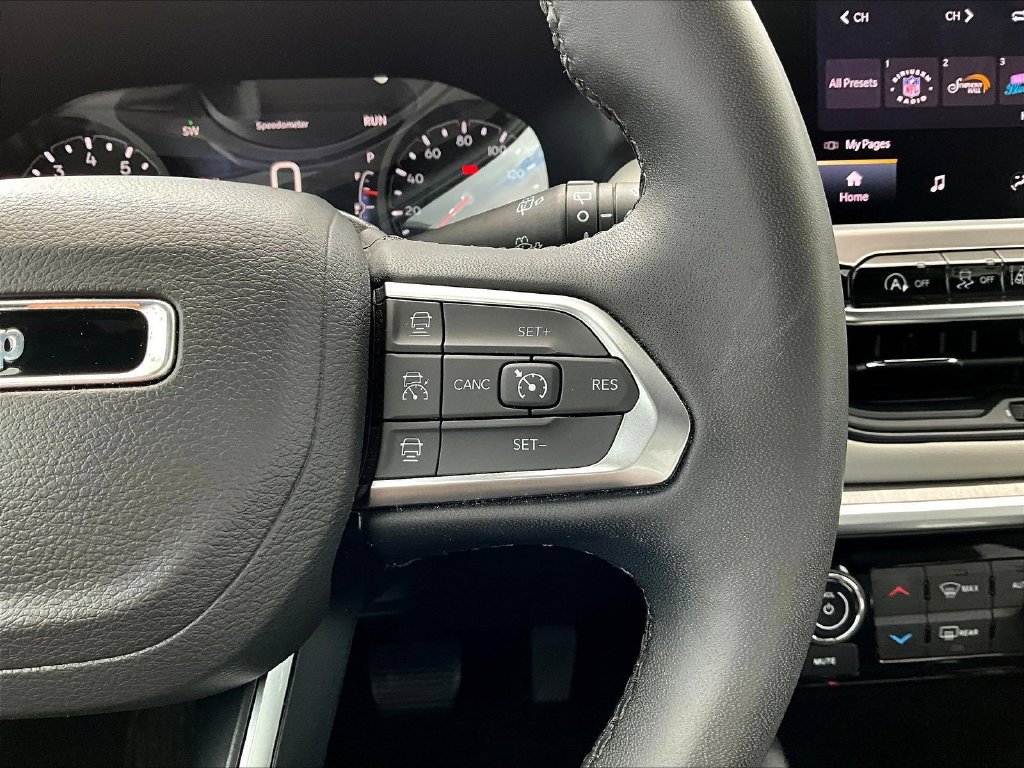 Used 2025 Jeep Compass Limited AWD/4WD image 16
