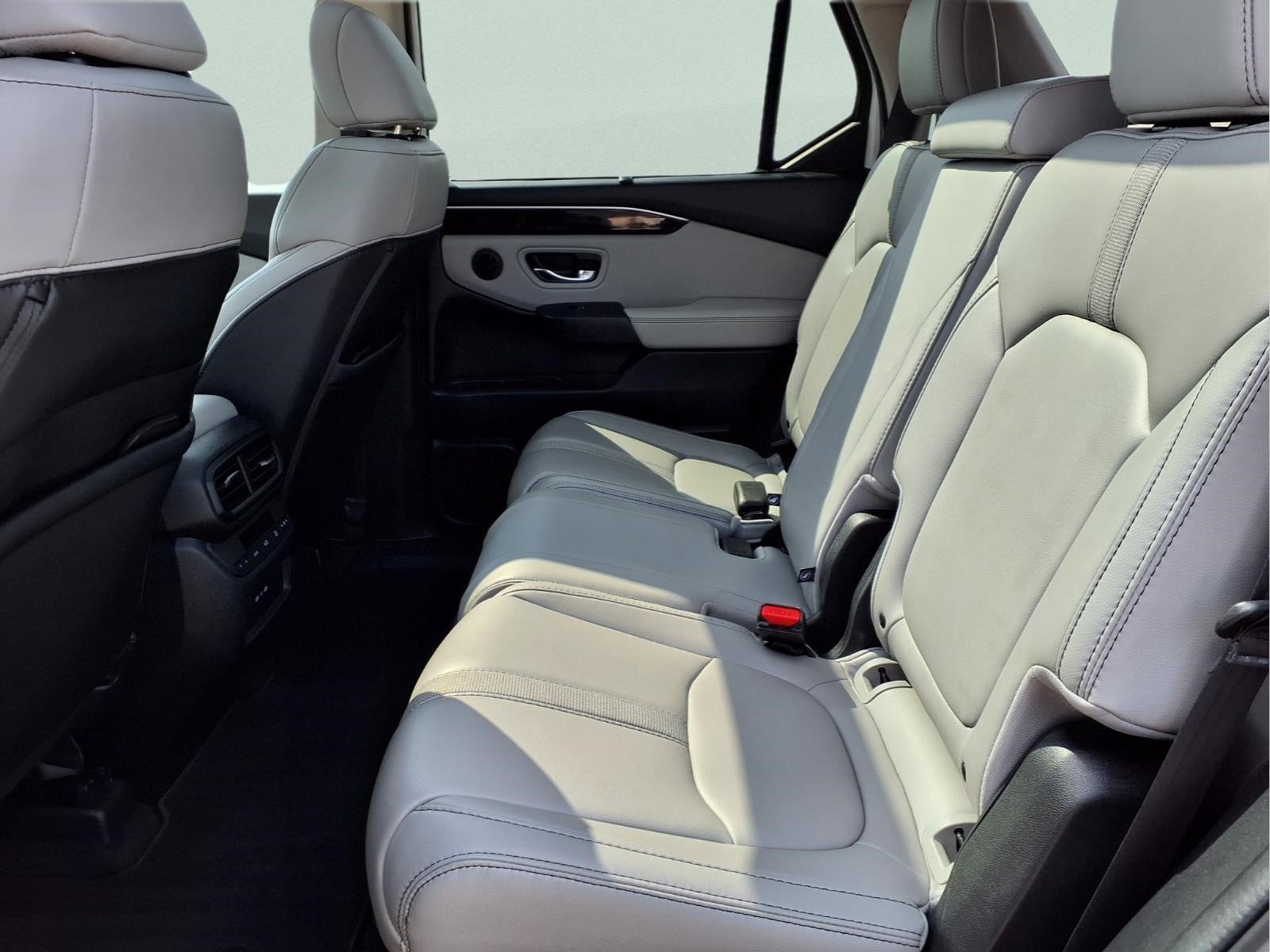 Used 2024 Honda Pilot Touring image 11