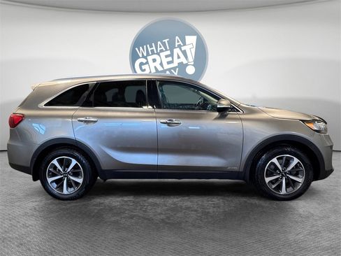 Used 2019 Kia Sorento EX image 2