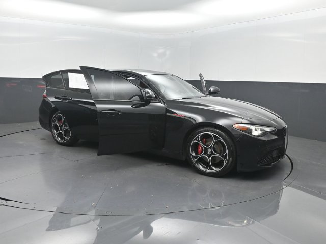 Used 2023 Alfa Romeo Giulia Veloce RWD image 37