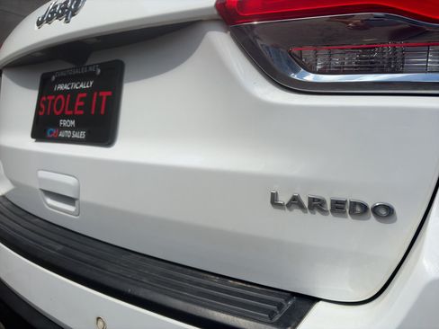 Used 2019 Jeep Grand Cherokee Laredo AWD/4WD image 13