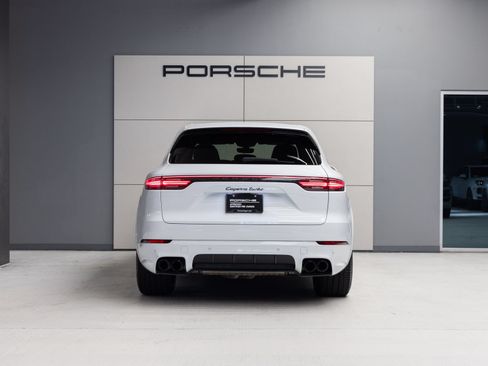 Certified 2023 Porsche Cayenne Turbo AWD/4WD image 6