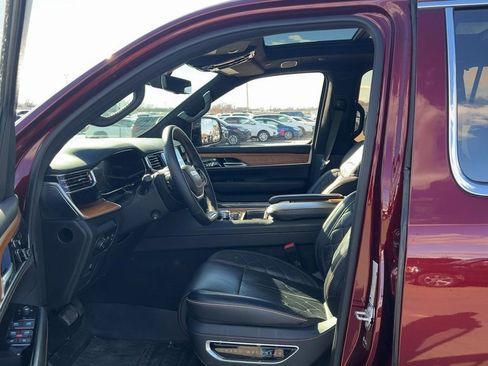 Used 2024 Jeep Grand Wagoneer Series III w/ Rear Seat Video Group 1 image 10