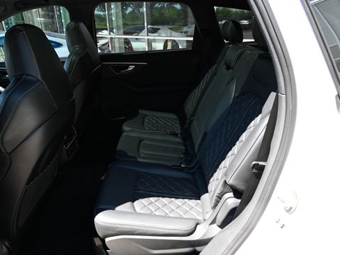 Used 2025 Audi SQ7 Premium Plus AWD/4WD image 38