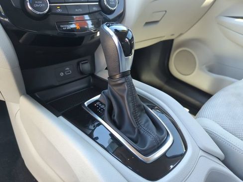 Certified 2020 Nissan Rogue Sport SV FWD image 41