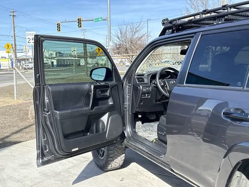 Used 2021 Toyota 4Runner Venture image 10