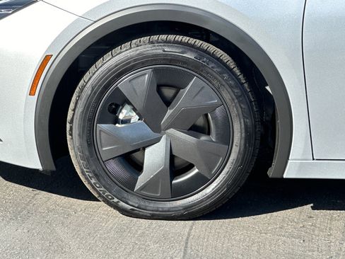 Used 2025 Toyota Prius Plug-In Hybrid image 24