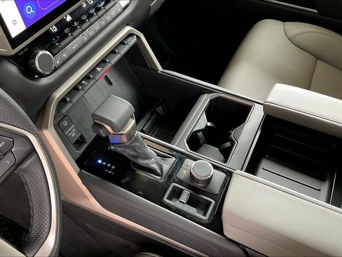 Used 2025 Toyota Tundra Limited AWD/4WD image 19
