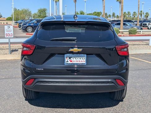Used 2025 Chevrolet Trax LS FWD image 5