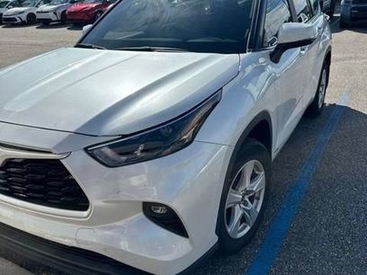 Used 2023 Toyota Highlander LE