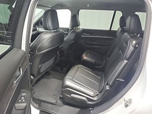 Used 2023 Jeep Grand Cherokee L Limited AWD/4WD image 30