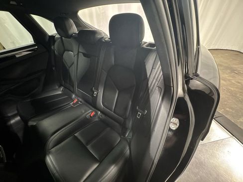 Used 2024 Porsche Macan Base image 31