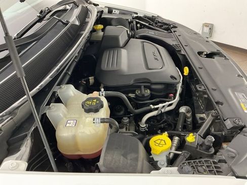 Used 2022 Chrysler Pacifica Touring-L w/ Uconnect Theater Family Group image 24