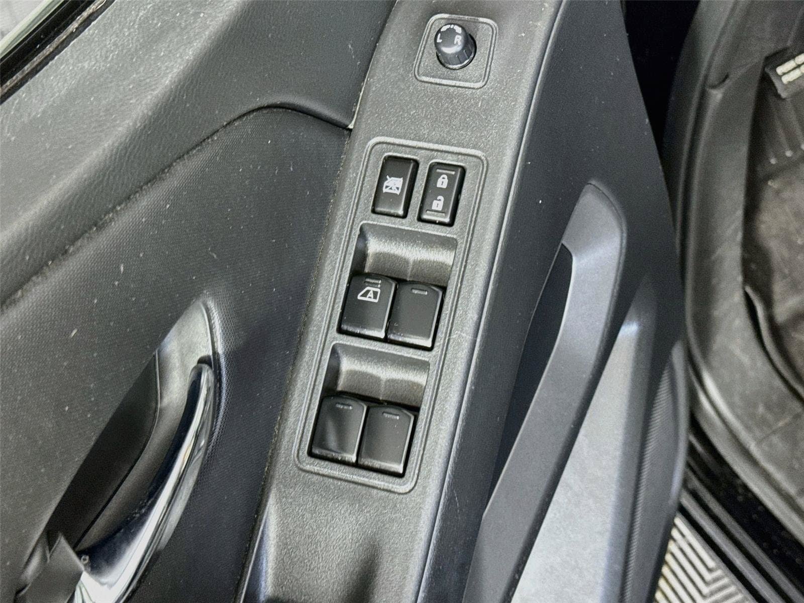 Used 2024 Nissan Frontier SV w/ Technology Package RWD image 19