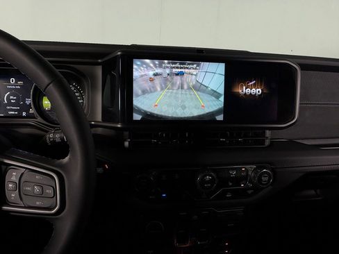 Certified 2025 Jeep Wrangler Unlimited Rubicon 4xe w/ Convenience Group AWD/4WD image 18