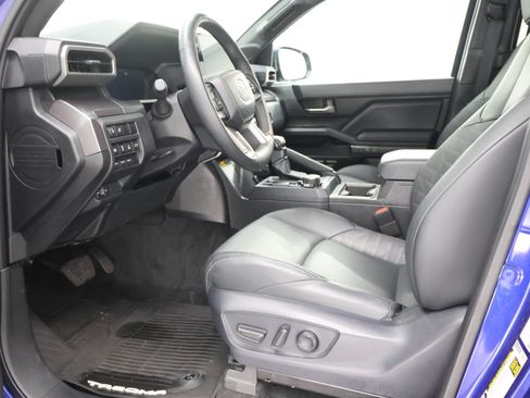Used 2025 Toyota Tacoma TRD Off-Road w/ TRD Off Road Premium Package AWD/4WD image 9