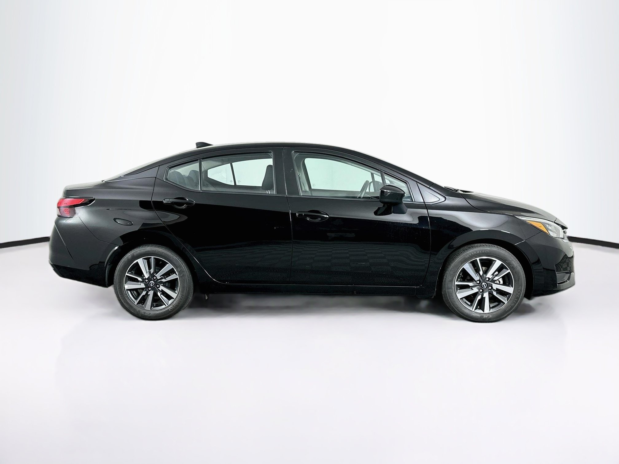 Used 2025 Nissan Versa SV FWD image 10