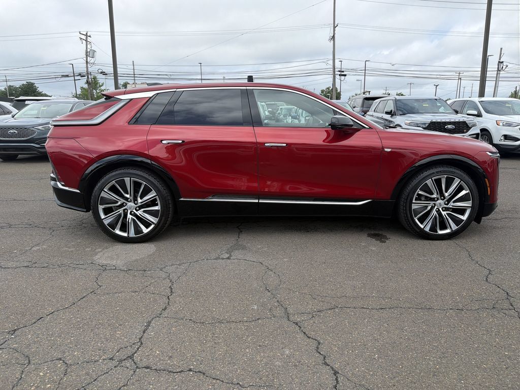 Used 2024 Cadillac Lyriq Luxury AWD/4WD image 10
