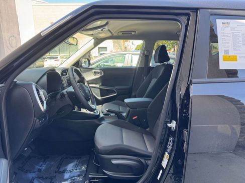 Used 2025 Kia Soul LX w/ LX Technology Package FWD image 24