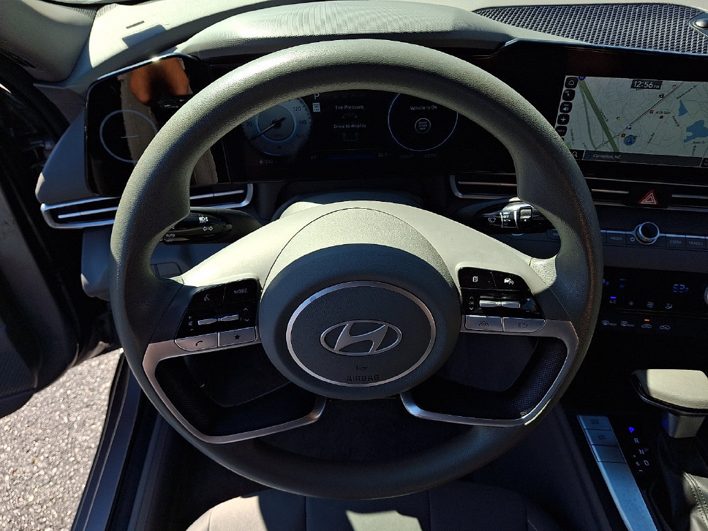 Used 2024 Hyundai Elantra SEL FWD image 18