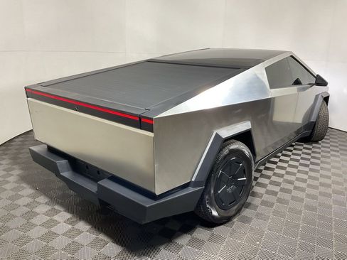 Used 2024 Tesla Cybertruck AWD Crew Cab image 18