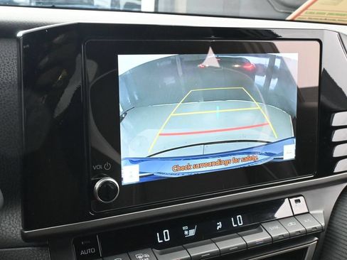 Used 2025 Toyota Camry SE FWD image 18