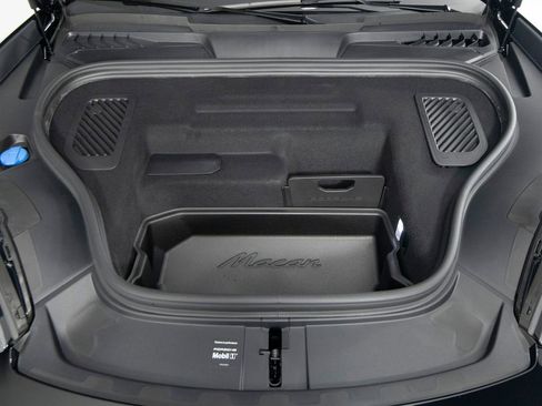 New 2026 Porsche Macan 4 Electric image 44