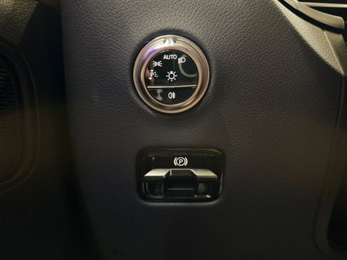 Certified 2025 Mercedes-Benz GLC 300 image 18