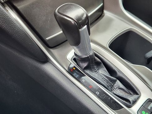 Used 2018 Honda Accord Sport image 12