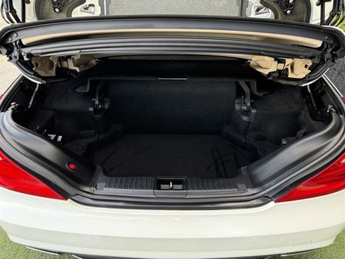 Used 2015 Mercedes-Benz SL 550 w/ Driver Assistance Package image 37