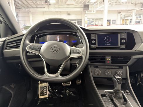 Used 2023 Volkswagen Jetta Sport image 16
