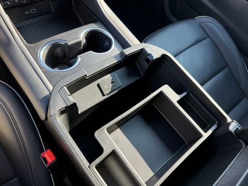 Used 2024 Chevrolet Suburban Premier image 30