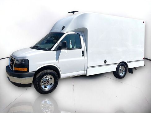 Used 2021 GMC Savana 3500 w/ Power Convenience Package RWD image 2