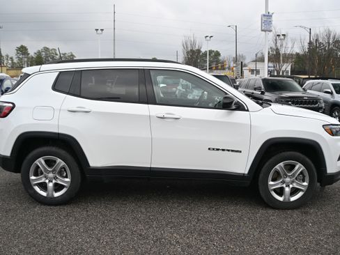 Used 2023 Jeep Compass Latitude image 16
