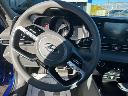 Certified 2022 Hyundai Elantra SEL image 18