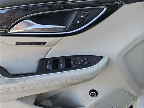 Used 2021 Buick Envision Essence w/ Technology Package I image 4