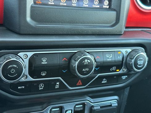 Used 2020 Jeep Gladiator Rubicon w/ Trailer Tow Package AWD/4WD image 19