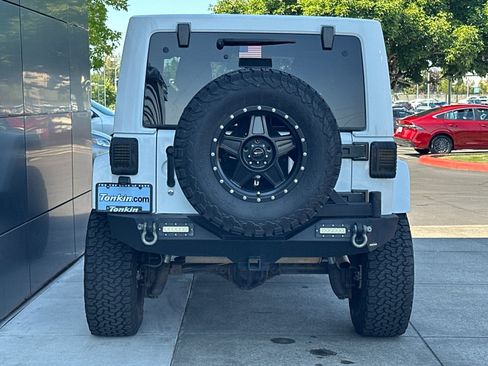Used 2018 Jeep Wrangler Unlimited Sahara w/ Connectivity Group AWD/4WD image 4