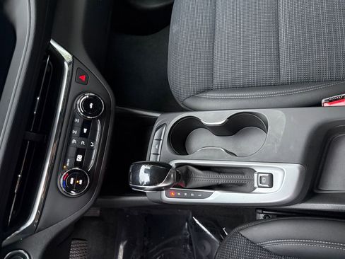 Used 2025 Buick Envista Preferred image 35