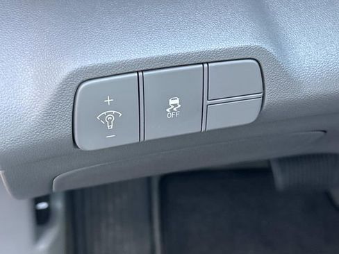 Certified 2025 Hyundai Elantra SEL FWD image 20
