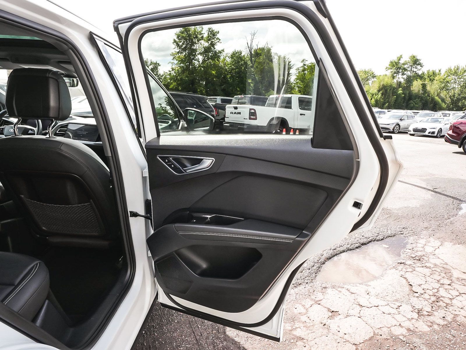 Used 2025 Audi Q4 e-tron Premium w/ Convenience Package AWD/4WD image 14