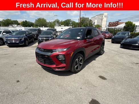 Used 2021 Chevrolet TrailBlazer RS w/ Sun and Liftgate Package AWD/4WD image 2
