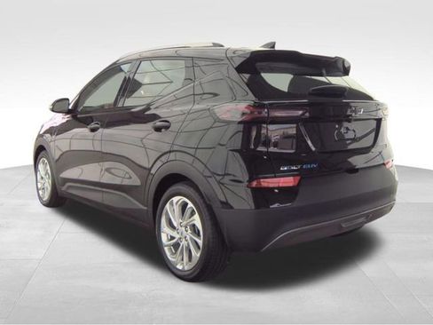 Used 2023 Chevrolet Bolt EUV LT w/ Driver Confidence Package FWD image 4