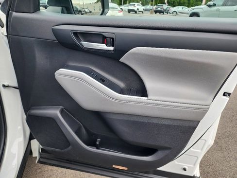 Used 2022 Toyota Highlander XLE image 10