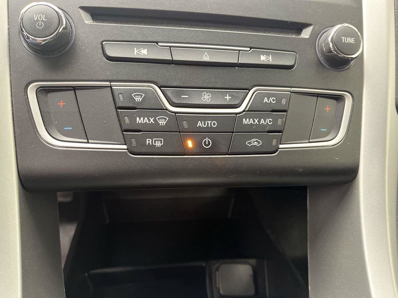 Used 2016 Ford Fusion SE AWD/4WD image 21