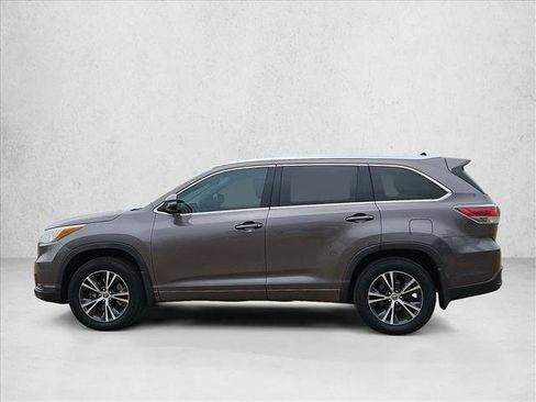 Used 2016 Toyota Highlander XLE AWD/4WD image 15