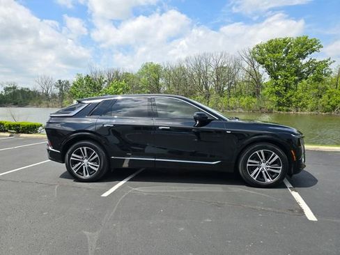 Used 2024 Cadillac Lyriq Luxury w/ LPO, Floor Liner Package AWD/4WD image 5